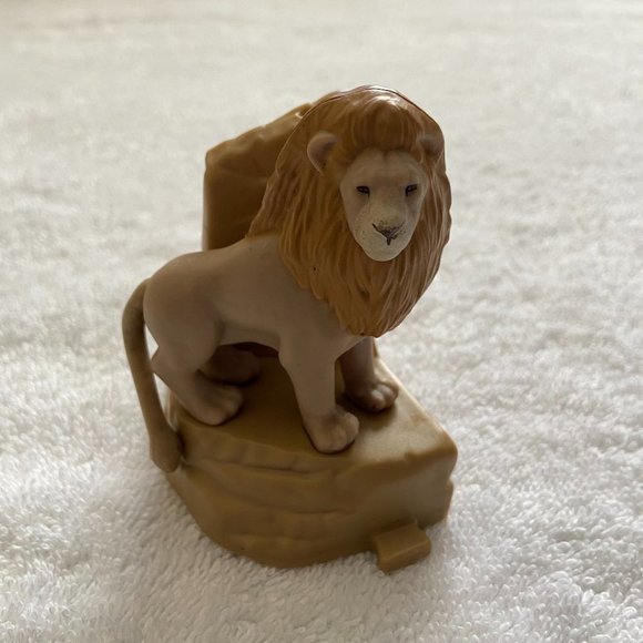 Lion Figure - Picture 2 of 10